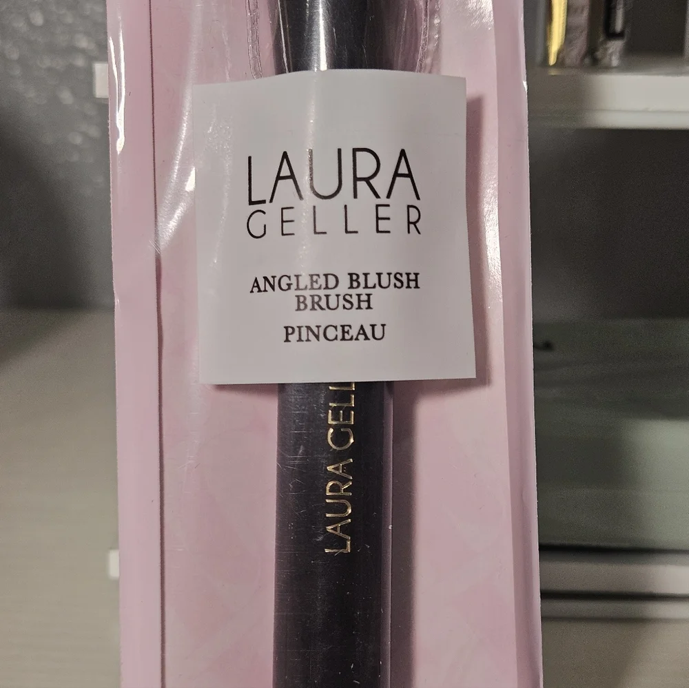 Laura Geller Angled Blush Brush - Black - Picture 10 of 10